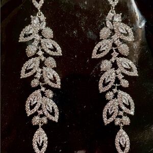 Sparkling Silver Leaf Drop Earrings - Elegant Women Jewelry